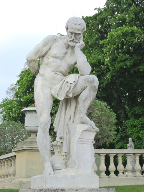 thinker statue at Jardin du Luxembourg