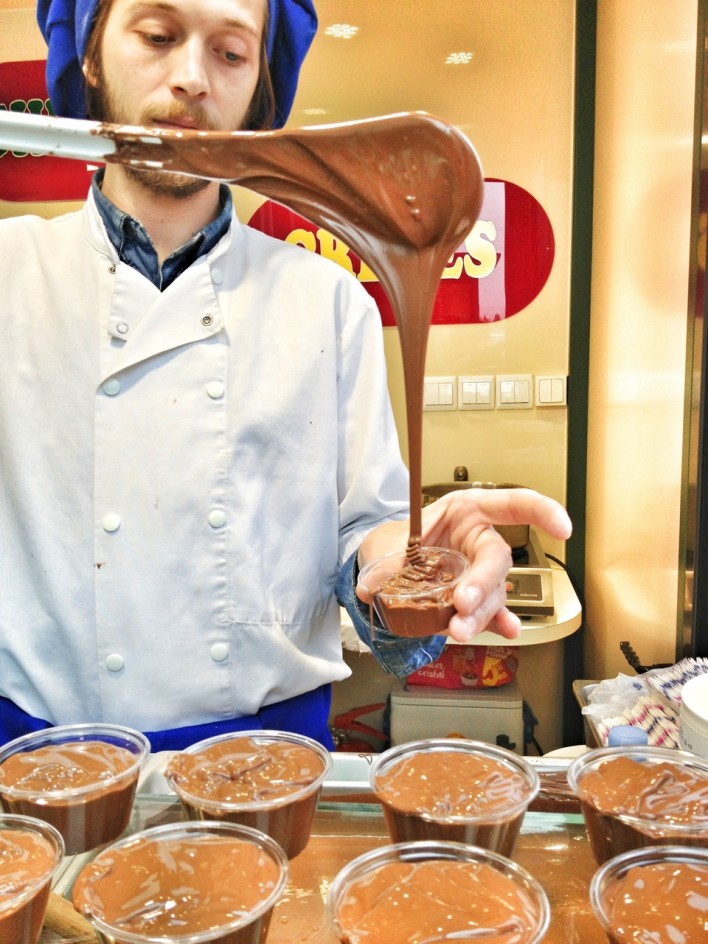 Parisienne man pouring Nutella