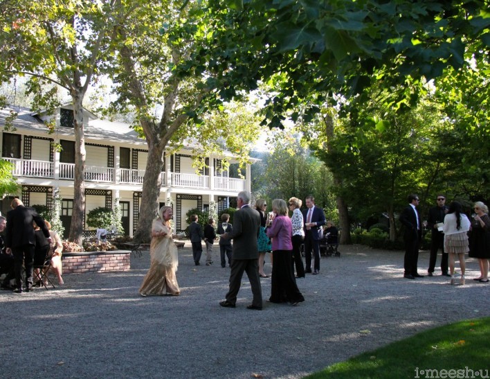 Beaulieu Gardens Napa outdoor wedding courtyard