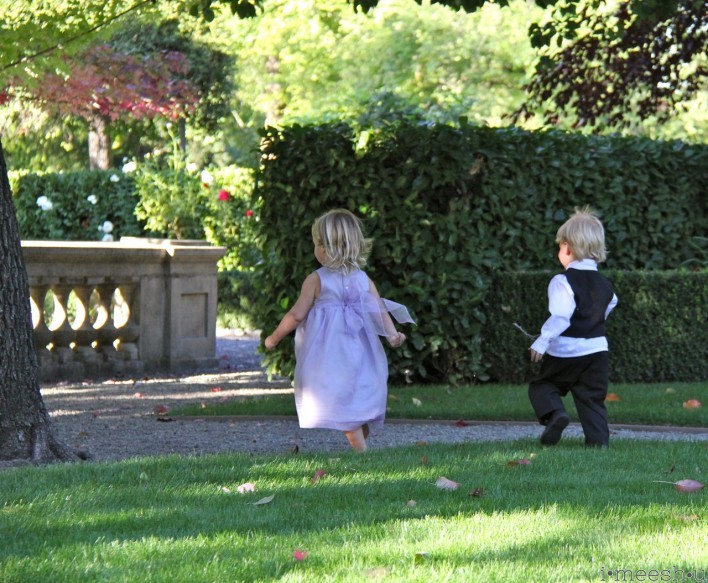 toddlers running at outdoor wedding