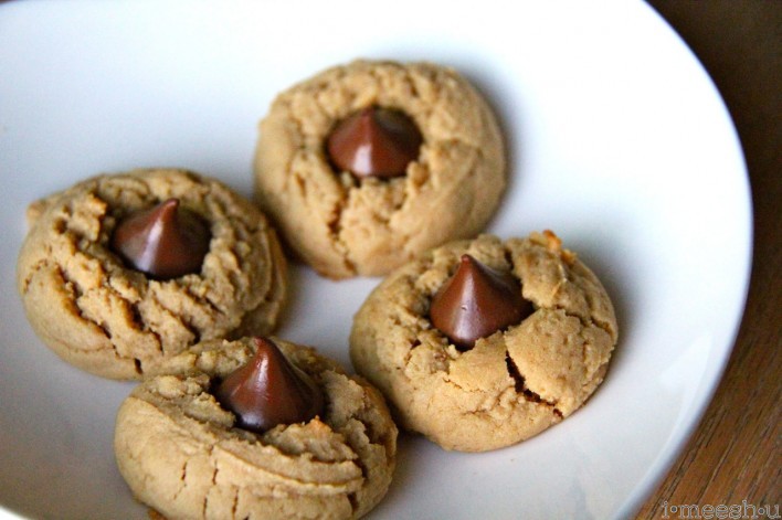 peanut butter cookies with hershey kisses