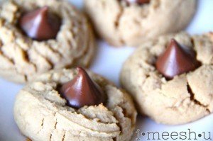 peanut butter cookies with hershey kisses