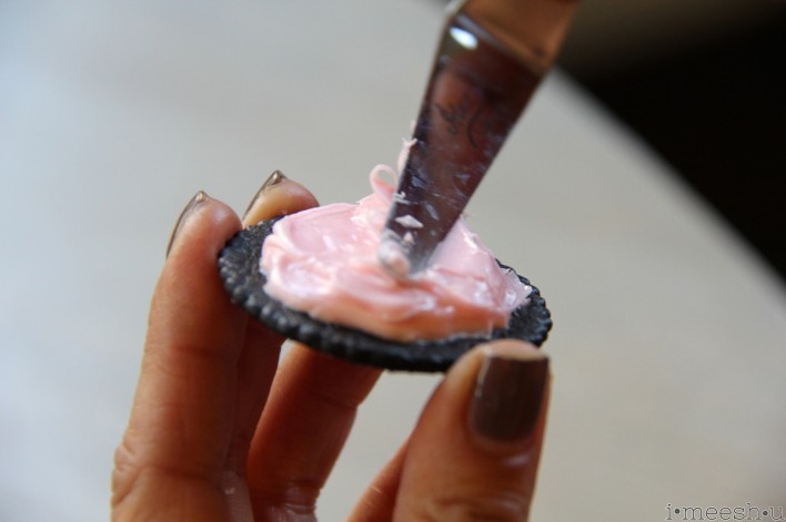 pink-frosting-on-choc-cookie