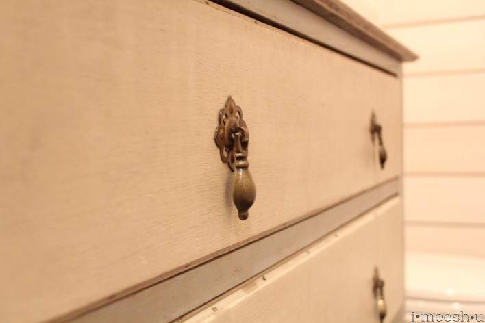 vintage-dresser-knob-detail-brass